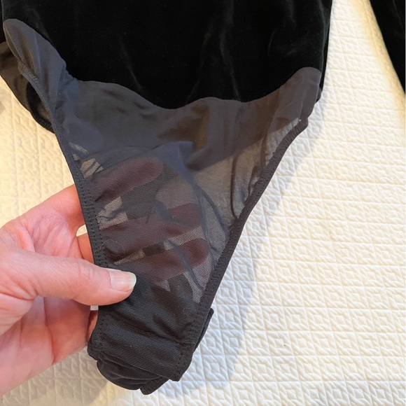 Victoria’s Secret Black Velvet Thong Bodysuit Long Sleeve Size Medium - Picture 4 of 11